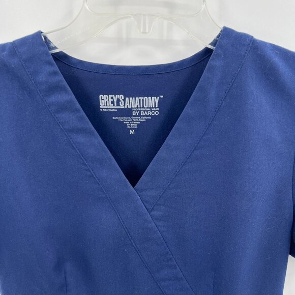 3 scrub tops Size medium - Picture 10 of 16